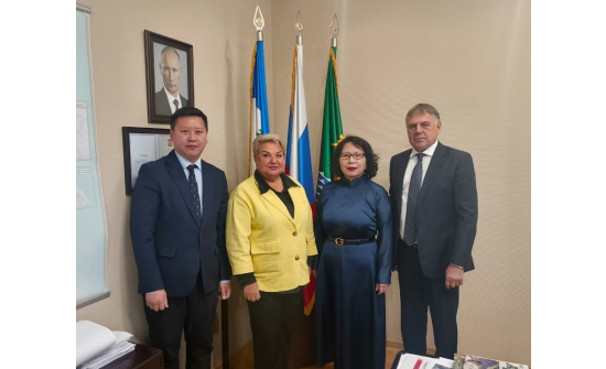 ЕРӨНХИЙ КОНСУЛ Б.ИЧИНХОРЛОО ОХУ-ЫН АНГАРСК ХОТЫН ДАРГА С.А.ПЕТРОВТОЙ УУЛЗАВ