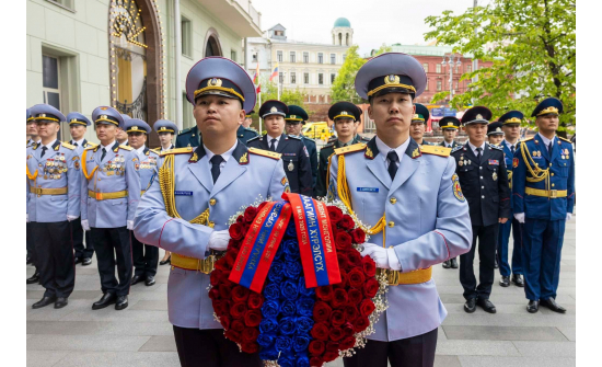 МОНГОЛ УЛСЫН ЕРӨНХИЙЛӨГЧ У.ХҮРЭЛСҮХ ОРОСЫН ХОЛБООНЫ УЛСАД СУРАЛЦАЖ БУЙ СОНСОГЧИДТОЙ УУЛЗАВ.