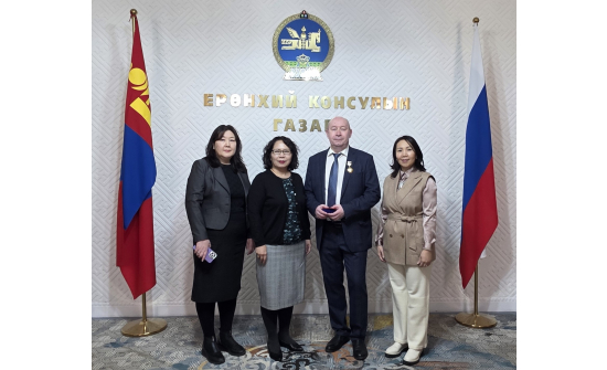 “НАЙРАМДЛЫН АЛТАН ОД” МЕДАЛИЙГ ГАРДУУЛАВ.